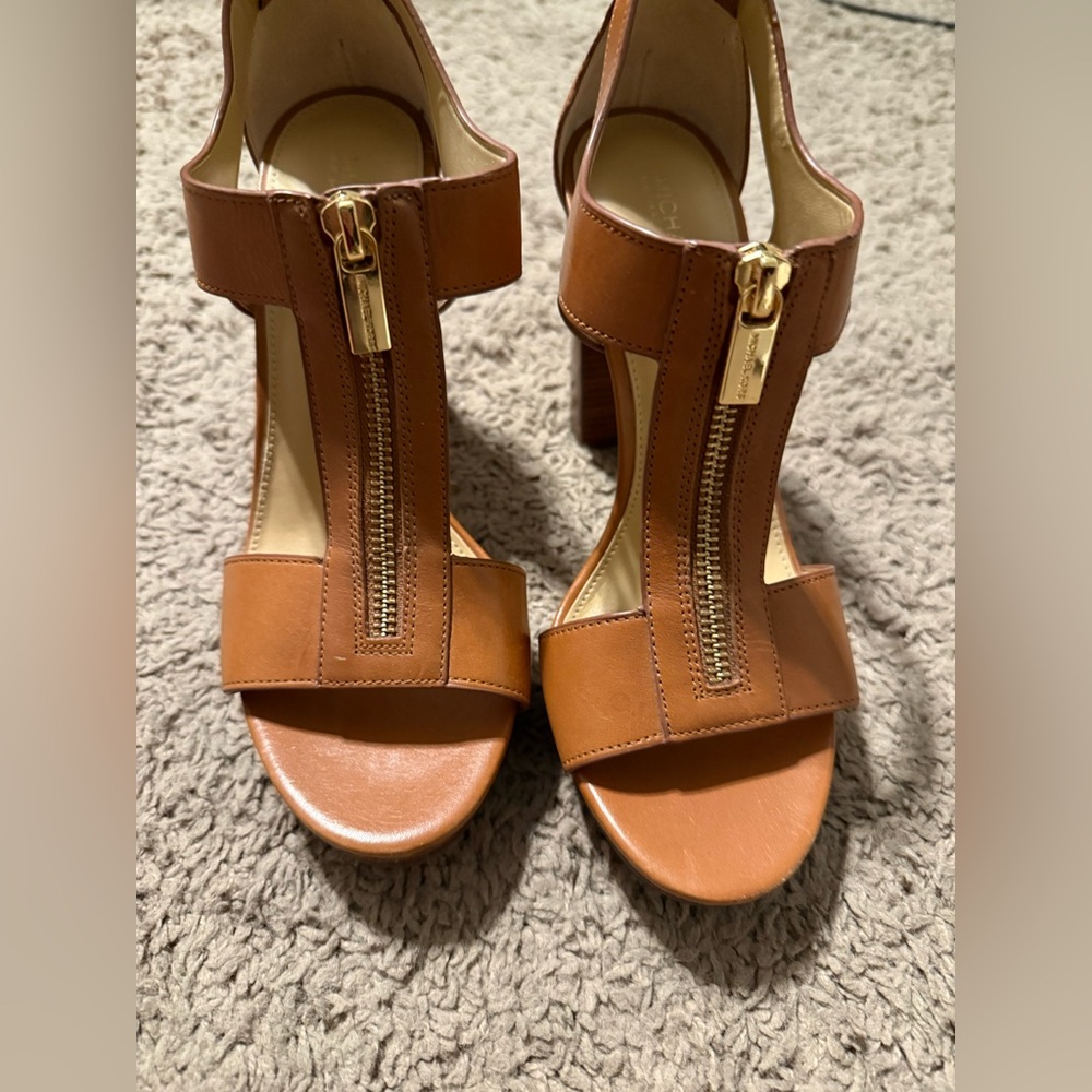 Michael Kors Berkeley size 7.5